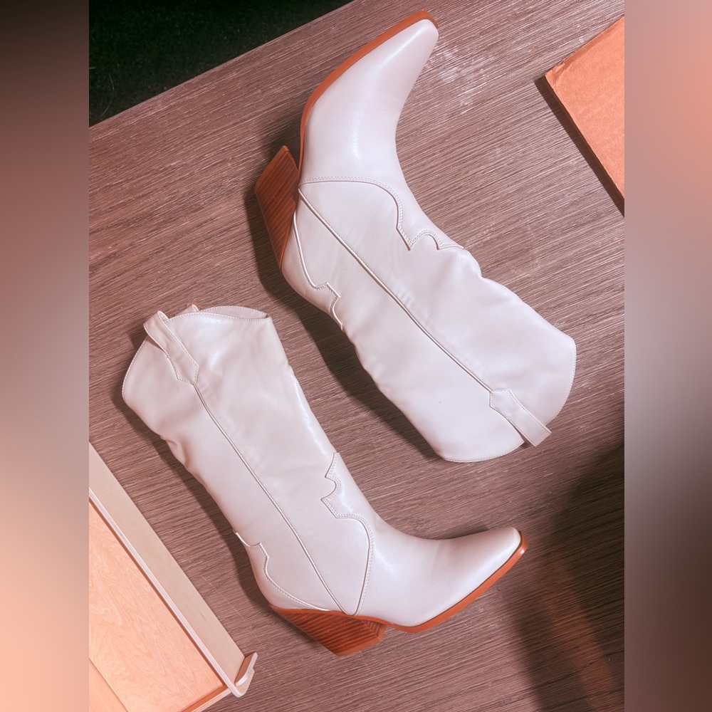 Women's BILLINI Western Claudette Boot in Chalk White Size 6 Display Pair - Picture 5 of 9